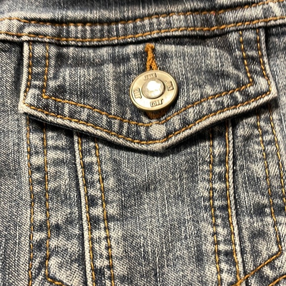 Women or Teens Jean Jacket.. - Picture 2 of 6